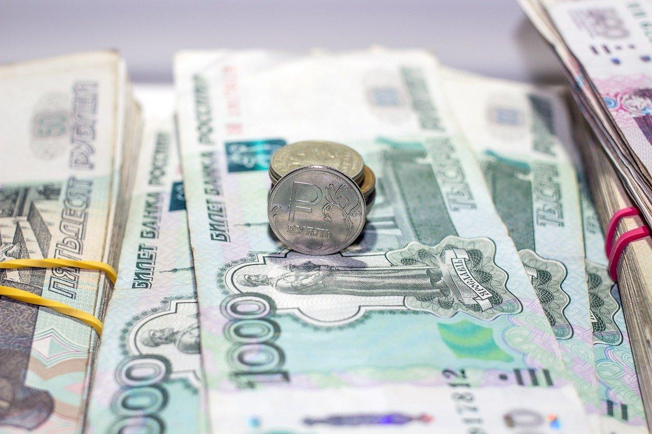 Рубль укрепился на открытии торгов на 4-5%